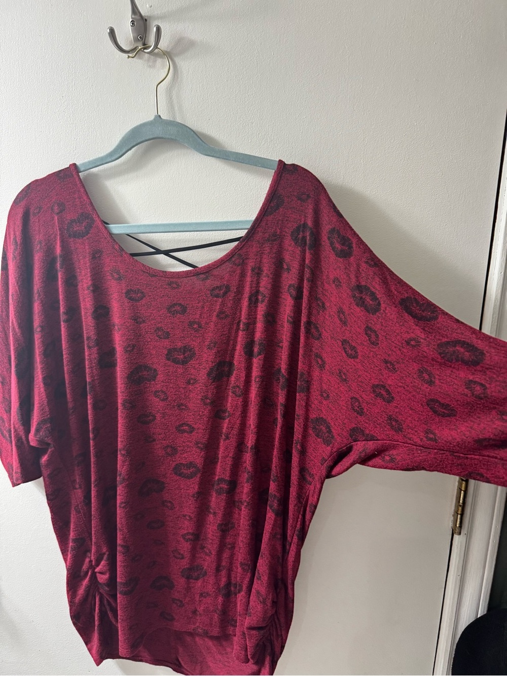 Women’s Wine colored -lips scoop neck w lace back